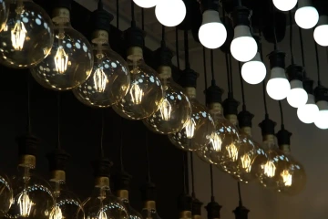 Elektroinstalace, výměna jističe, montáž zásuvek, oprava elektroinstalace, revize elektroinstalace, chytrá domácnost, instalace osvětlení, montáž světel.