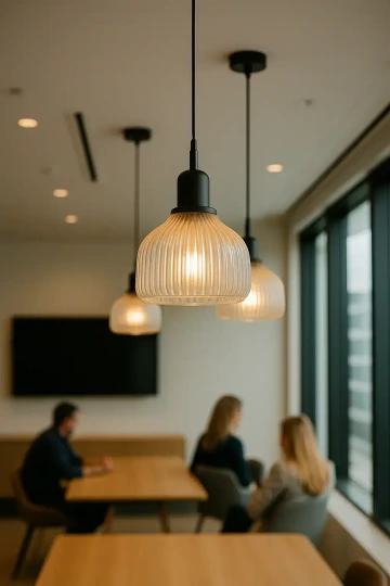 „Potřebovali jsme rychle udělat revizi staršího rozvaděče před rekonstrukcí. Pan Papírník přijel druhý den, vše proběhlo rychle a čistě.“